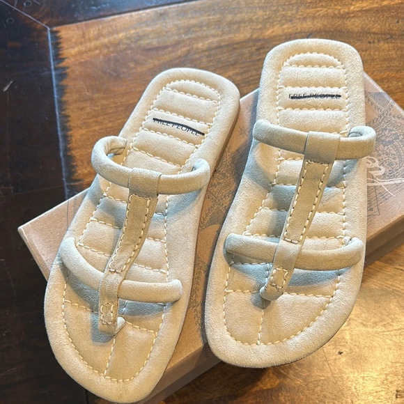 Free People  Beige ‘cafe’ Hadden Sandals size 10 NIB - Picture 1 of 5